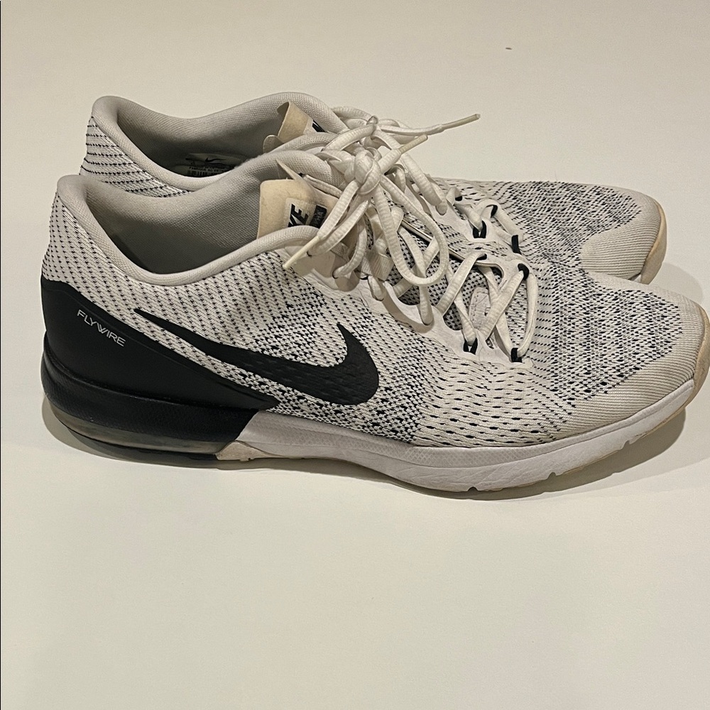 Nike Men's Black and White Athletic Shoes